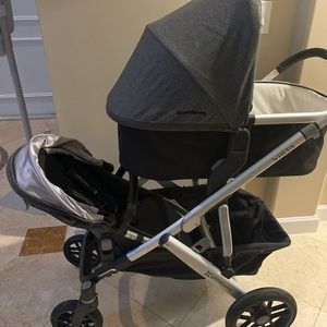 2018 Uppababy Vista w/ Accessories